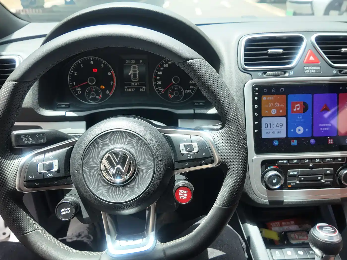 Volkswagen Scirocco 2011 2.0TSI Luxury фото 7