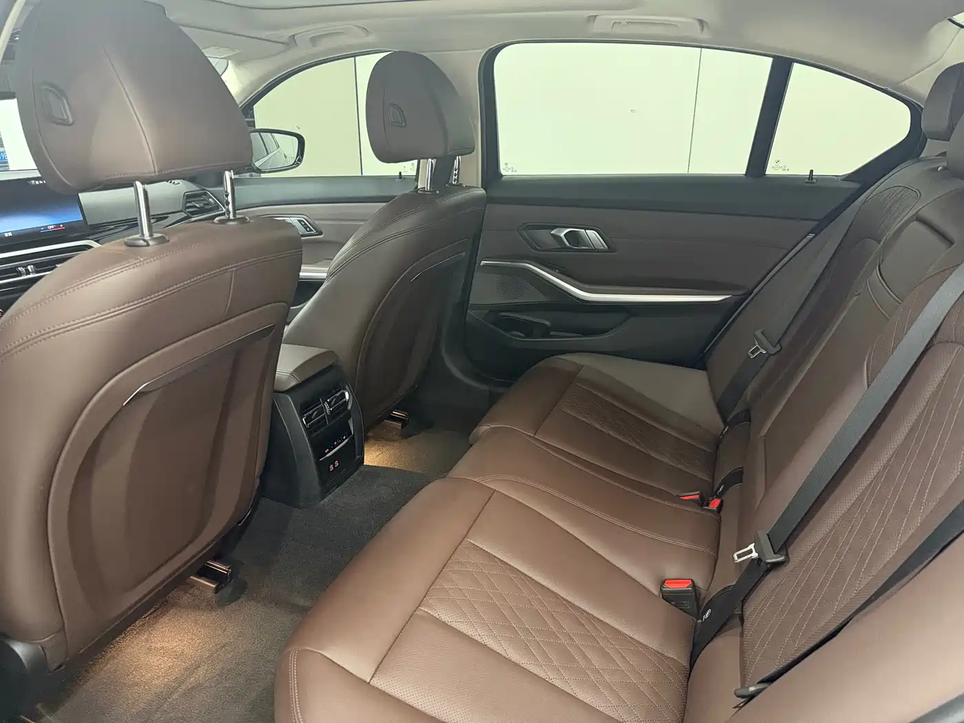 BMW 3 Series 2023 320Li M Sport Package фото 9