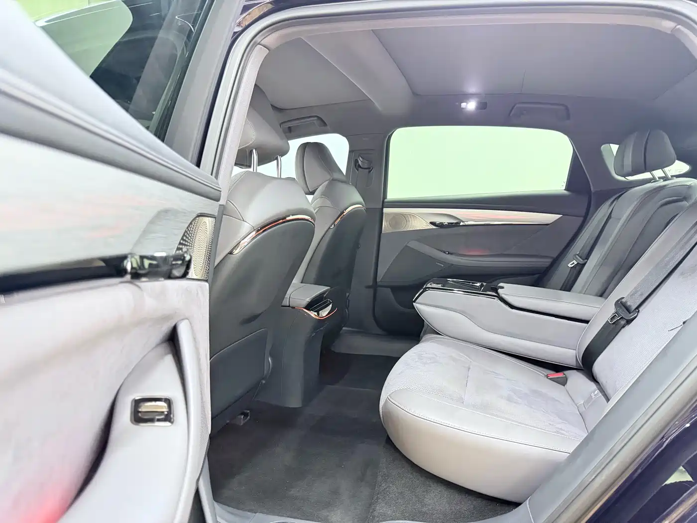 Voyah Auto VOYAH Zhuiguang 2024 PHEV AWD Ultra Long Range Flagship фото 18