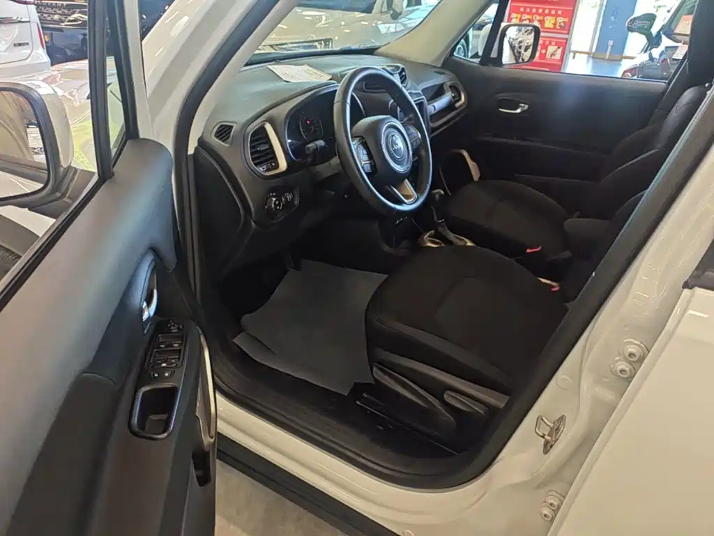 Jeep Renegade 2019 2018 Connected Large Screen Edition 180T Automatic High Energy