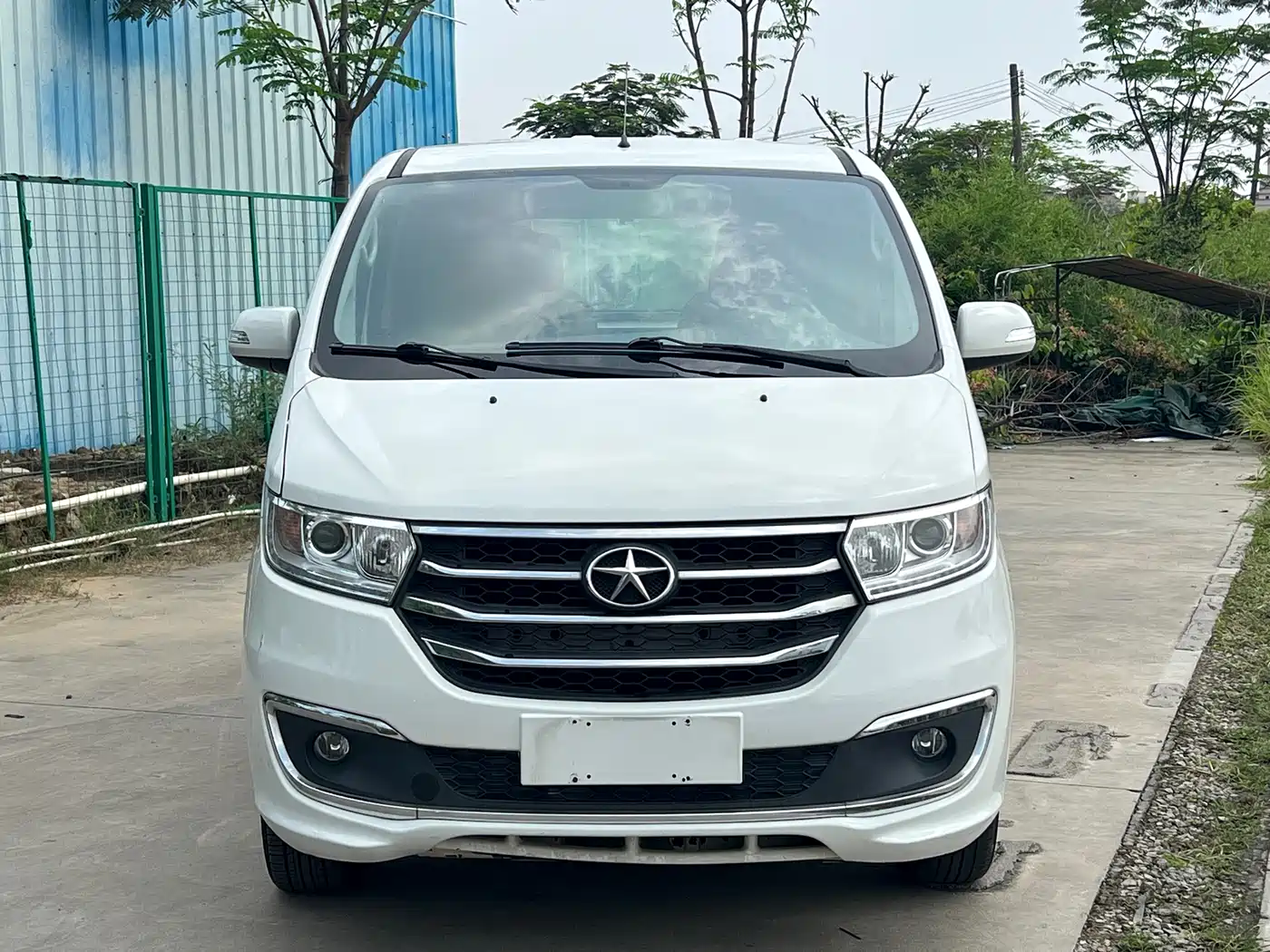 JAC Refine M3 2016 2015 Maker Edition 1.6L Luxury Smart