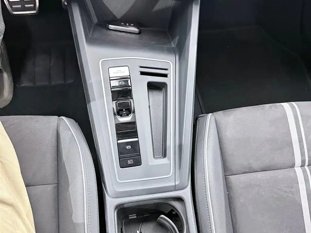 Volkswagen Golf 2023 Model 280TSI DSG R-Line фото 12
