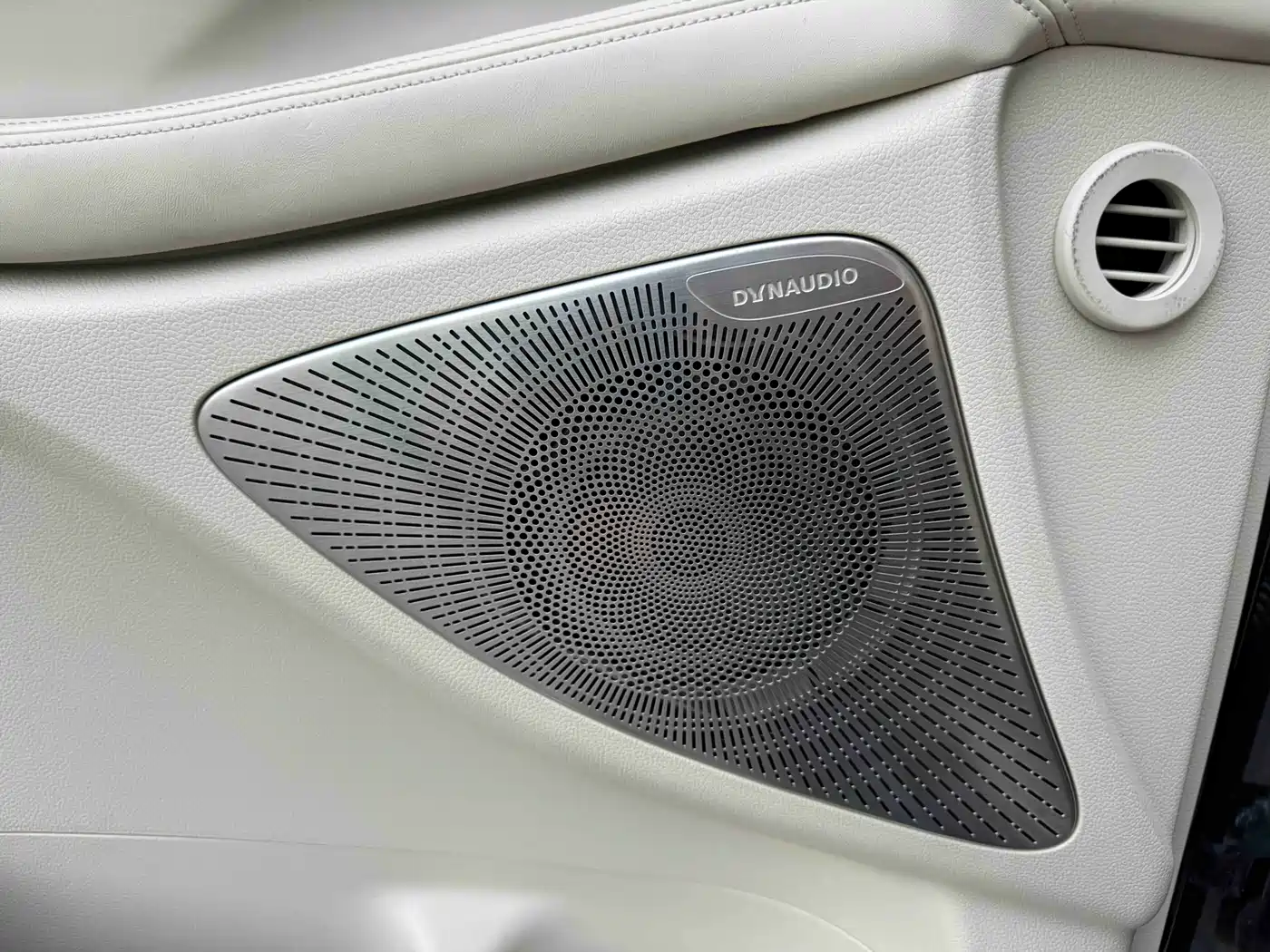 Voyah Auto Voyah Dreamer 2024 PHEV Extended Range Flagship Edition фото 15