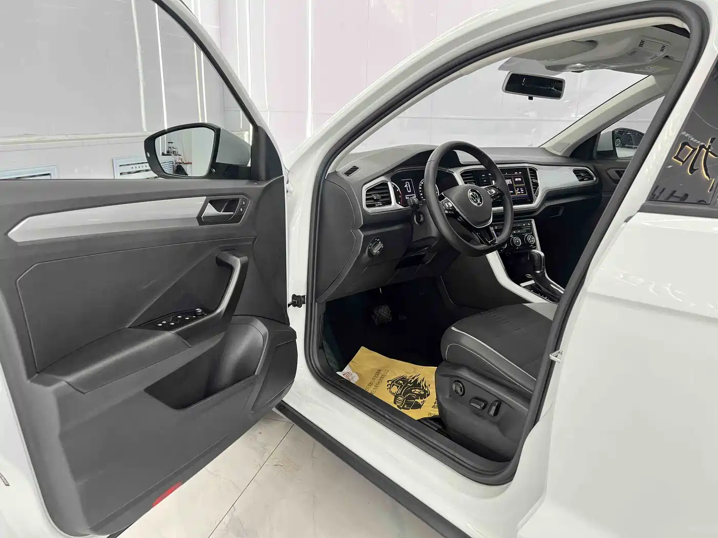 Volkswagen T-ROC 2022 280TSI DSG 2WD Comfort PLUS фото 7