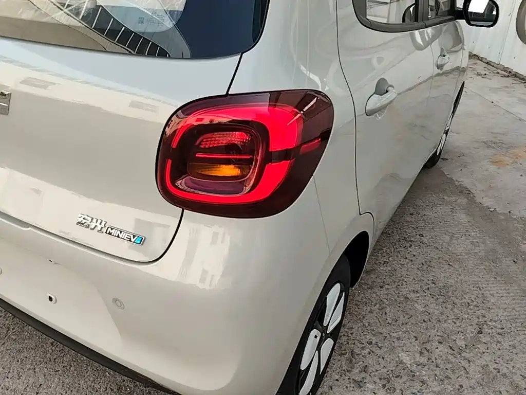 Wuling Motors Hongguang MINIEV 2026 2025 4-Door Advanced