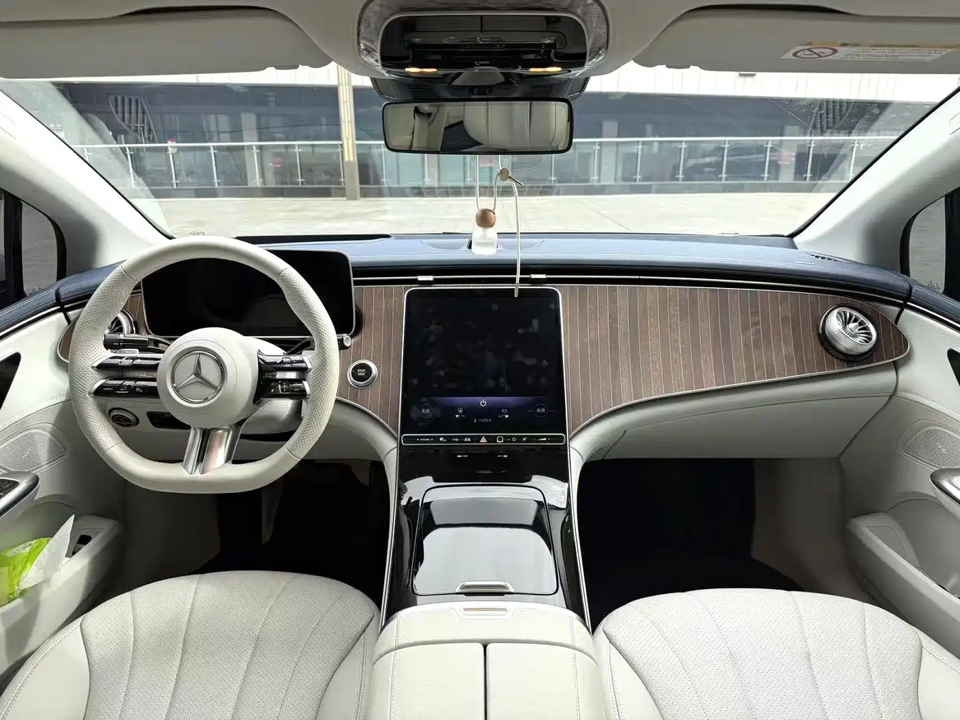 Mercedes-Benz EQE 2024 2025 Model 500 4MATIC Luxury Edition