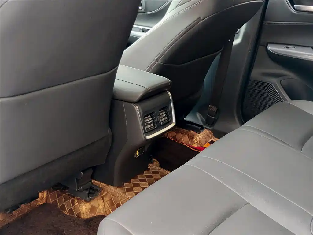 Toyota Venza 2022 2.0L CVT 2WD Luxury фото 9