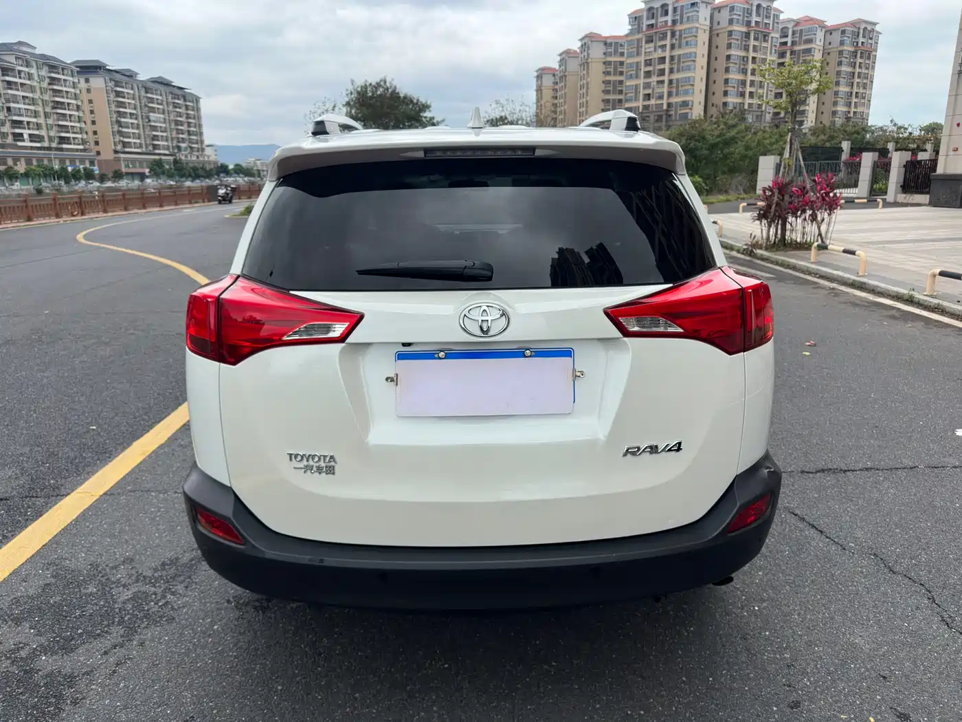 Toyota RAV4 Rongfang 2015 2.0L CVT 2WD Trend Edition фото 8