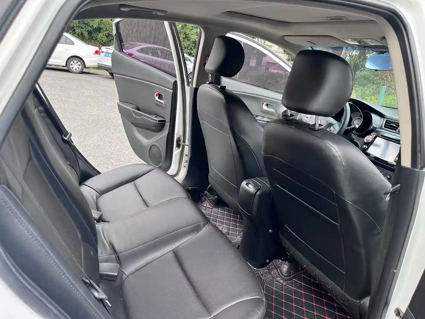 Kia K2 2012 2012 Model Sedan 1.6L AT Premium ECO