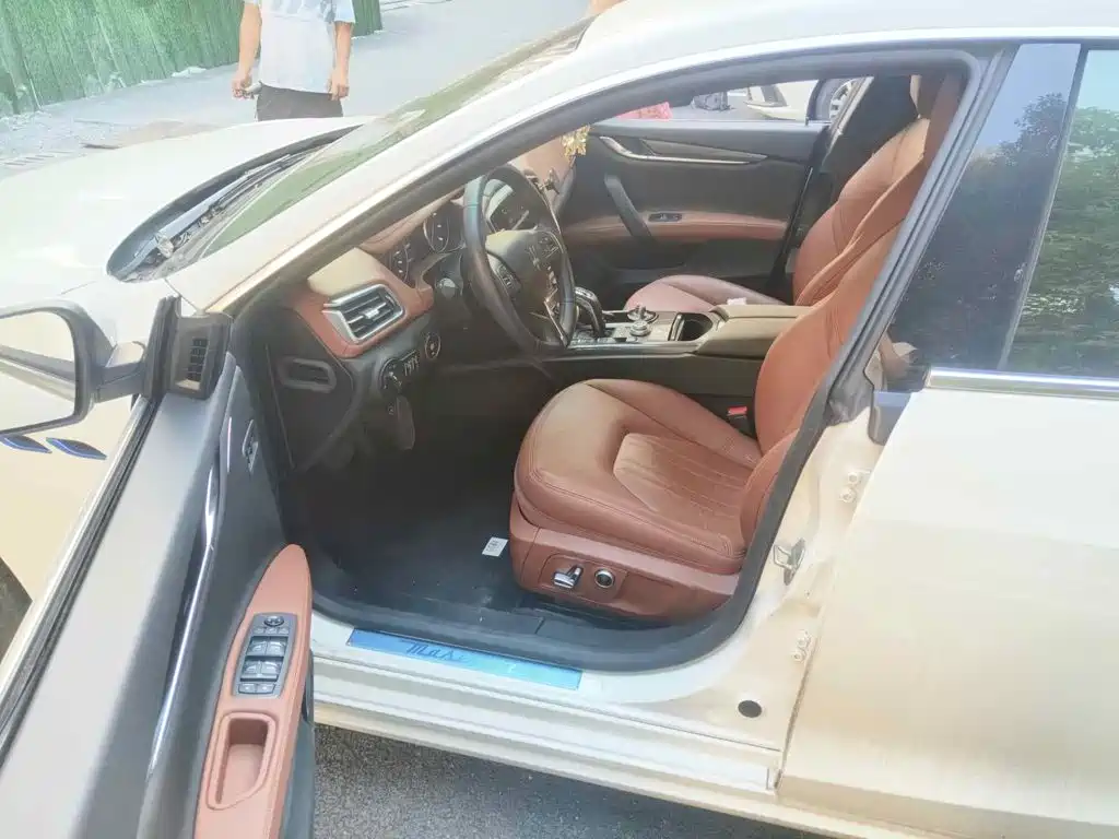 Photo 8 - Maserati Ghibli
