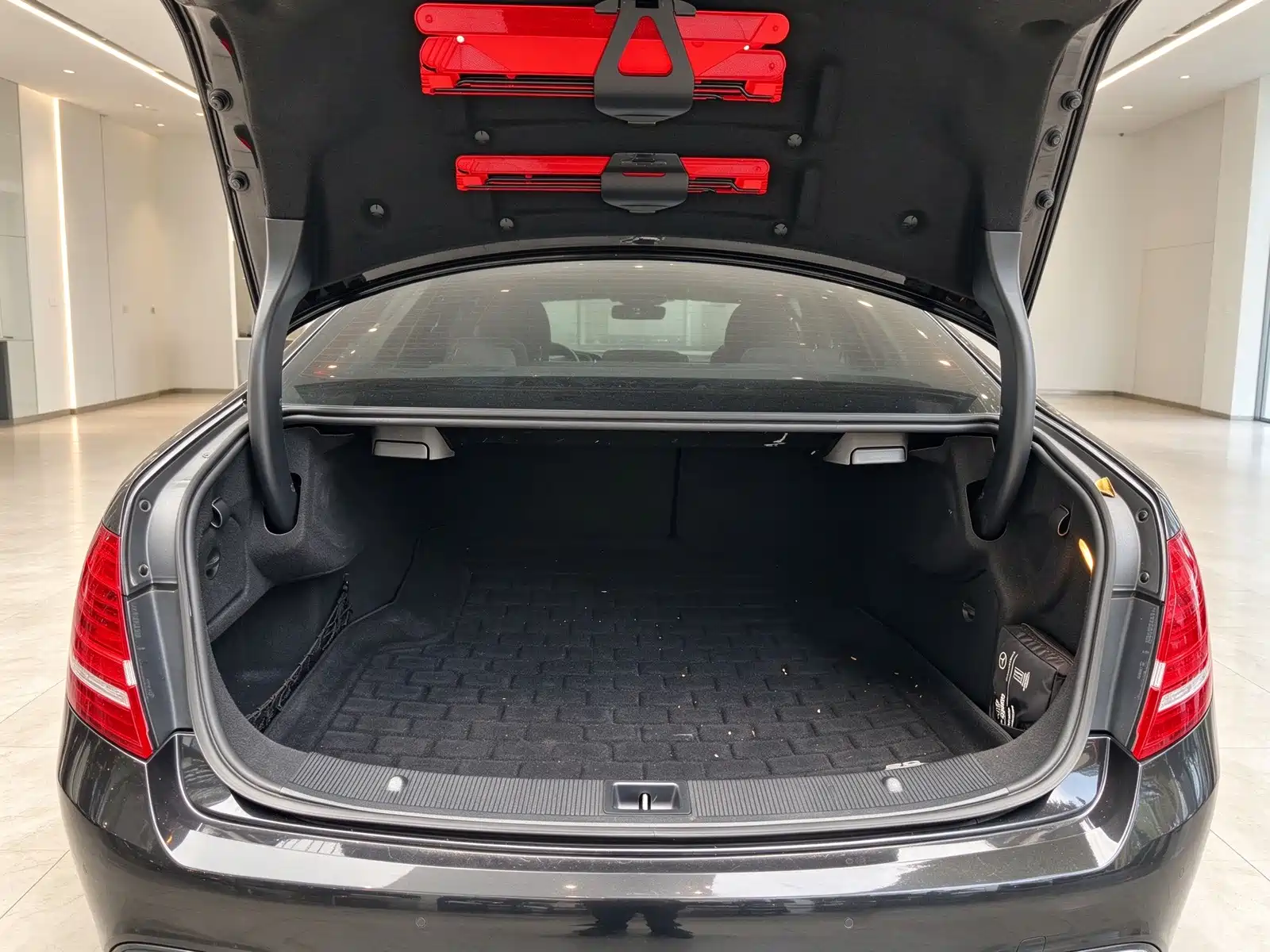 Фото 19 - Mercedes-Benz E-Class (Import)