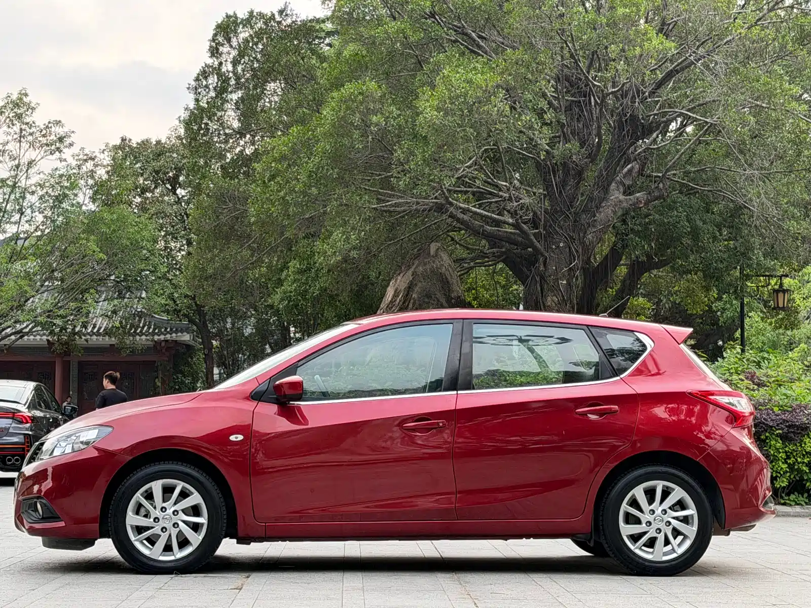 Photo 4 - Nissan Tiida