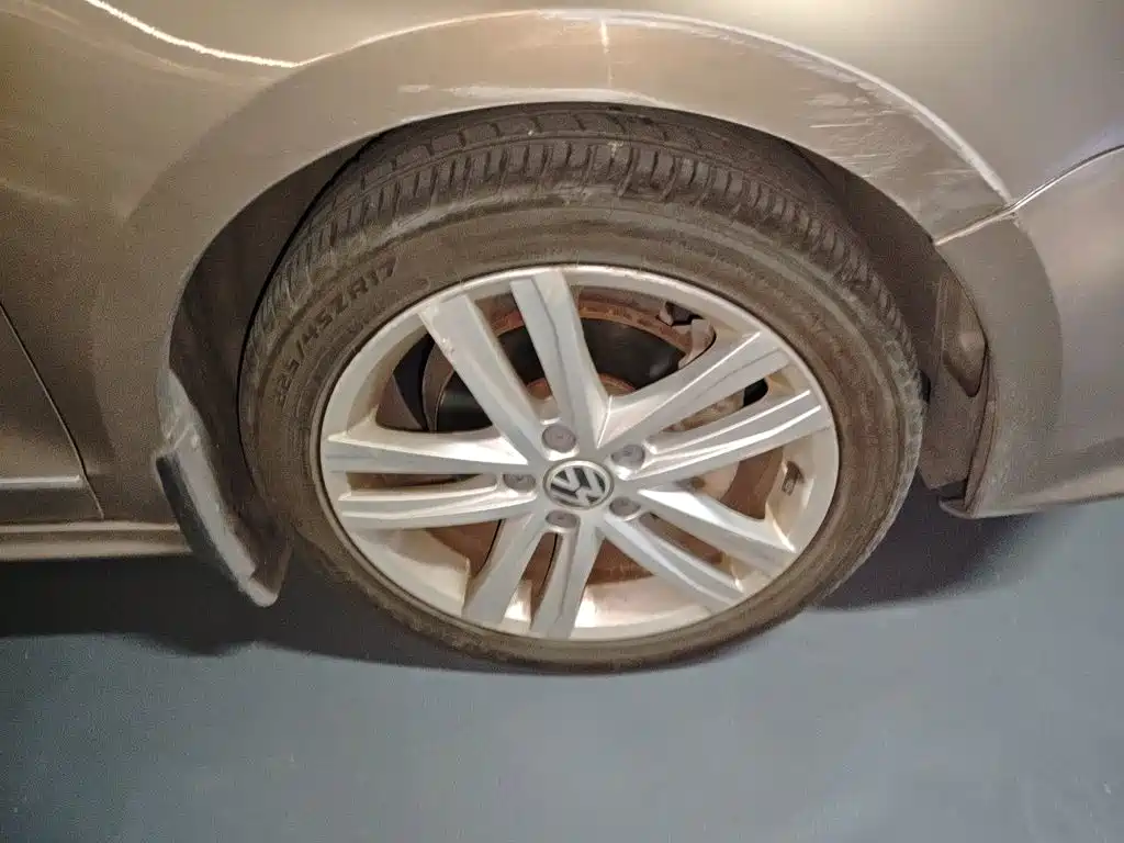 صورة 8 - Volkswagen Sagitar