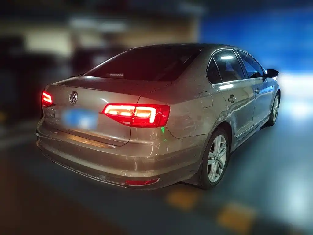 صورة 6 - Volkswagen Sagitar