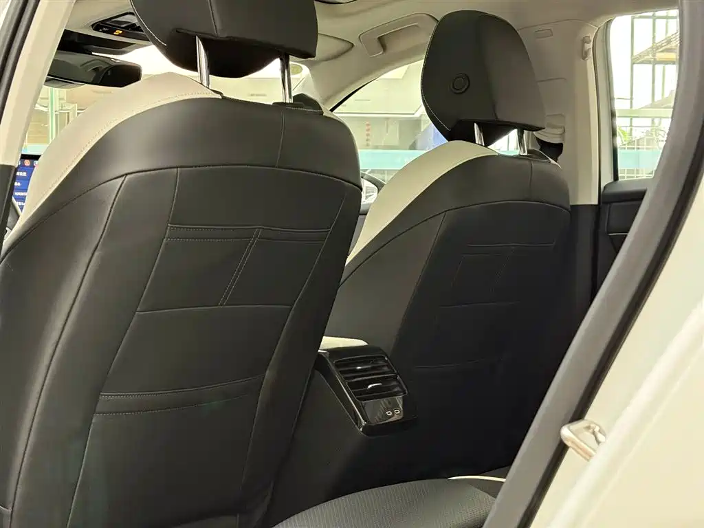 Volkswagen Sagitar 2025 300TSI DSG High-end Model фото 14