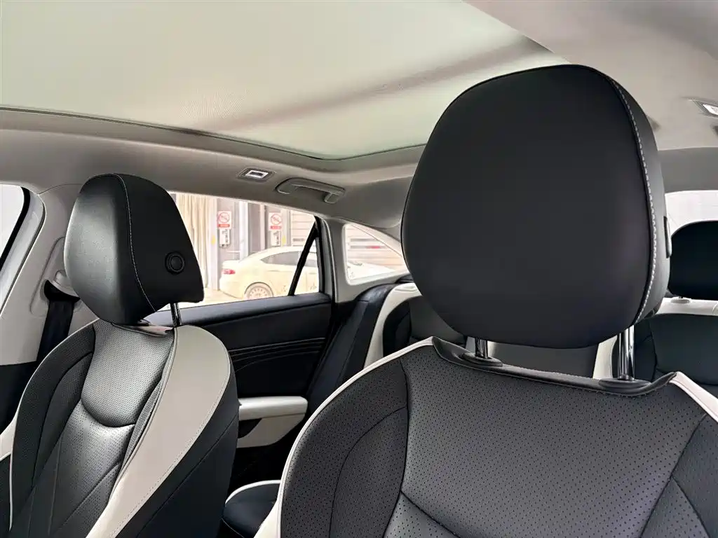 Volkswagen Sagitar 2025 300TSI DSG High-end Model фото 16