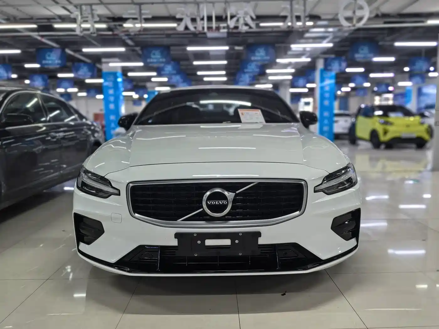 Фото 2 - Volvo S60