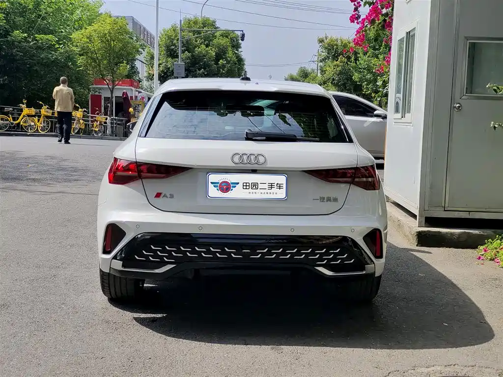 Audi A3 2025 Sportback 35TFSI Flying Premium фото 5