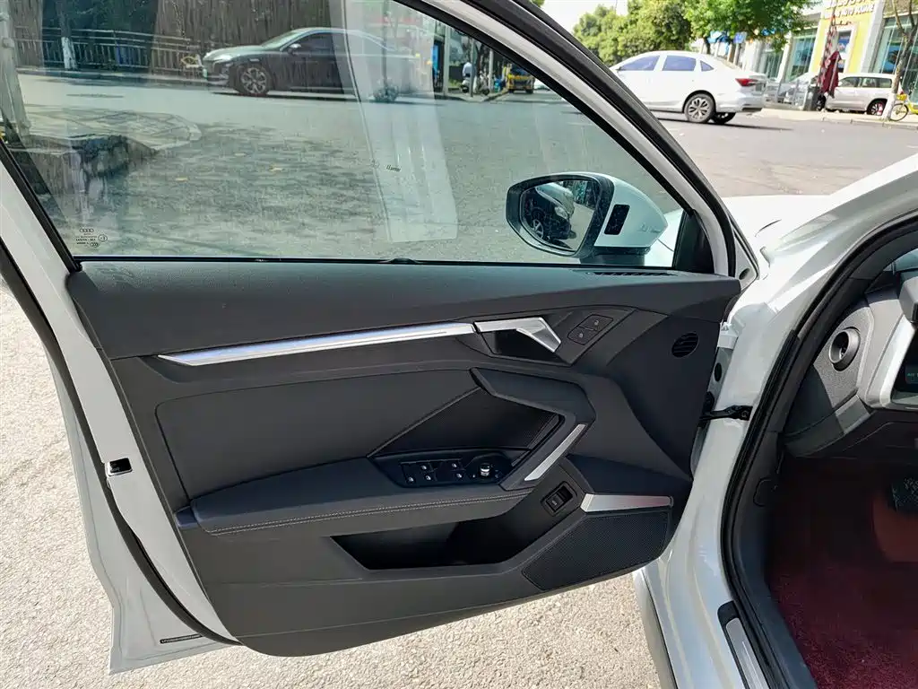 Audi A3 2025 Sportback 35TFSI Flying Premium фото 6
