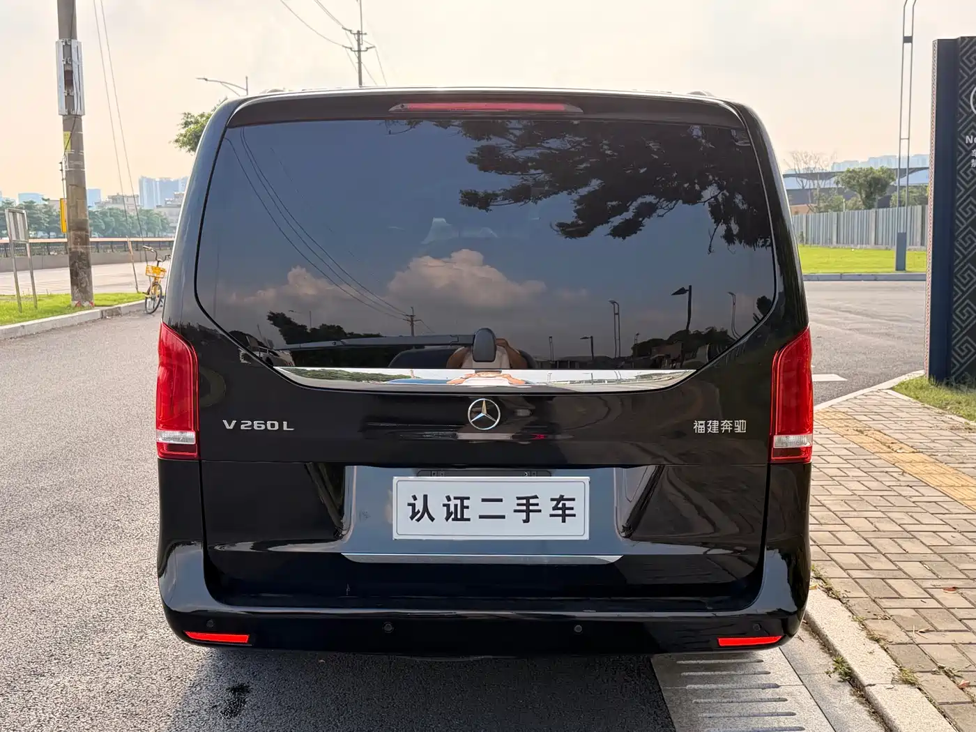 Mercedes-Benz V-Class 2018 V 260 L Premium Long Wheelbase Edition China VI фото 4