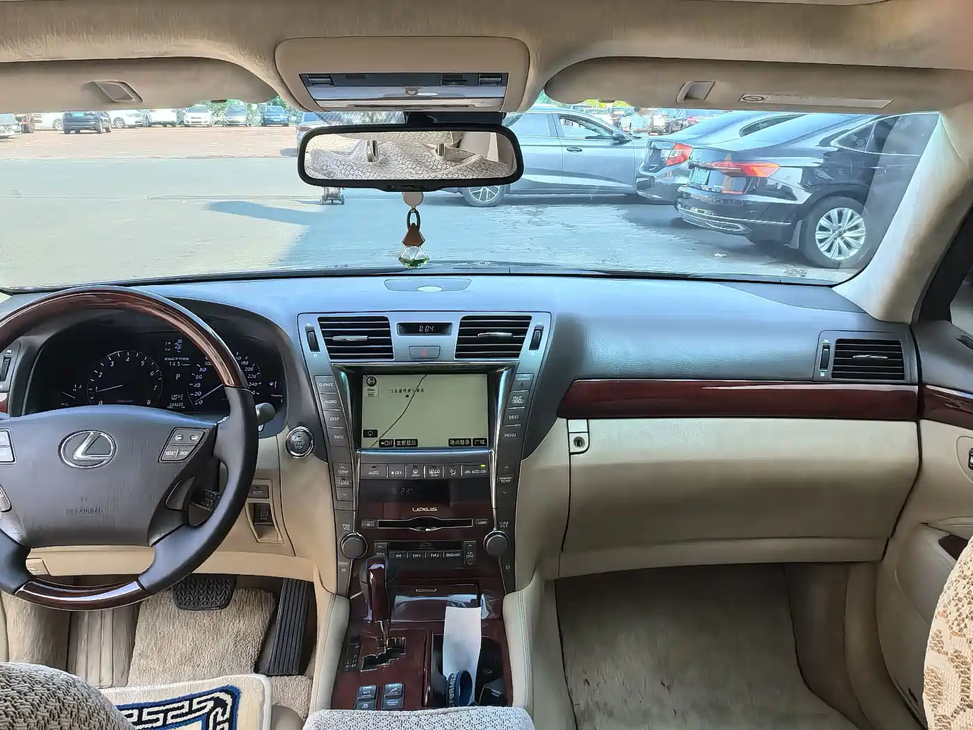 Photo 5 - Lexus LS