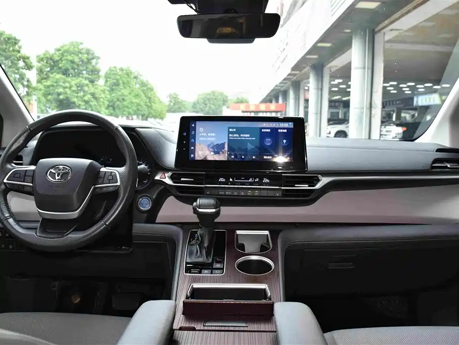 Toyota Granvia 2023 2022 2.5L Hybrid Premium Edition