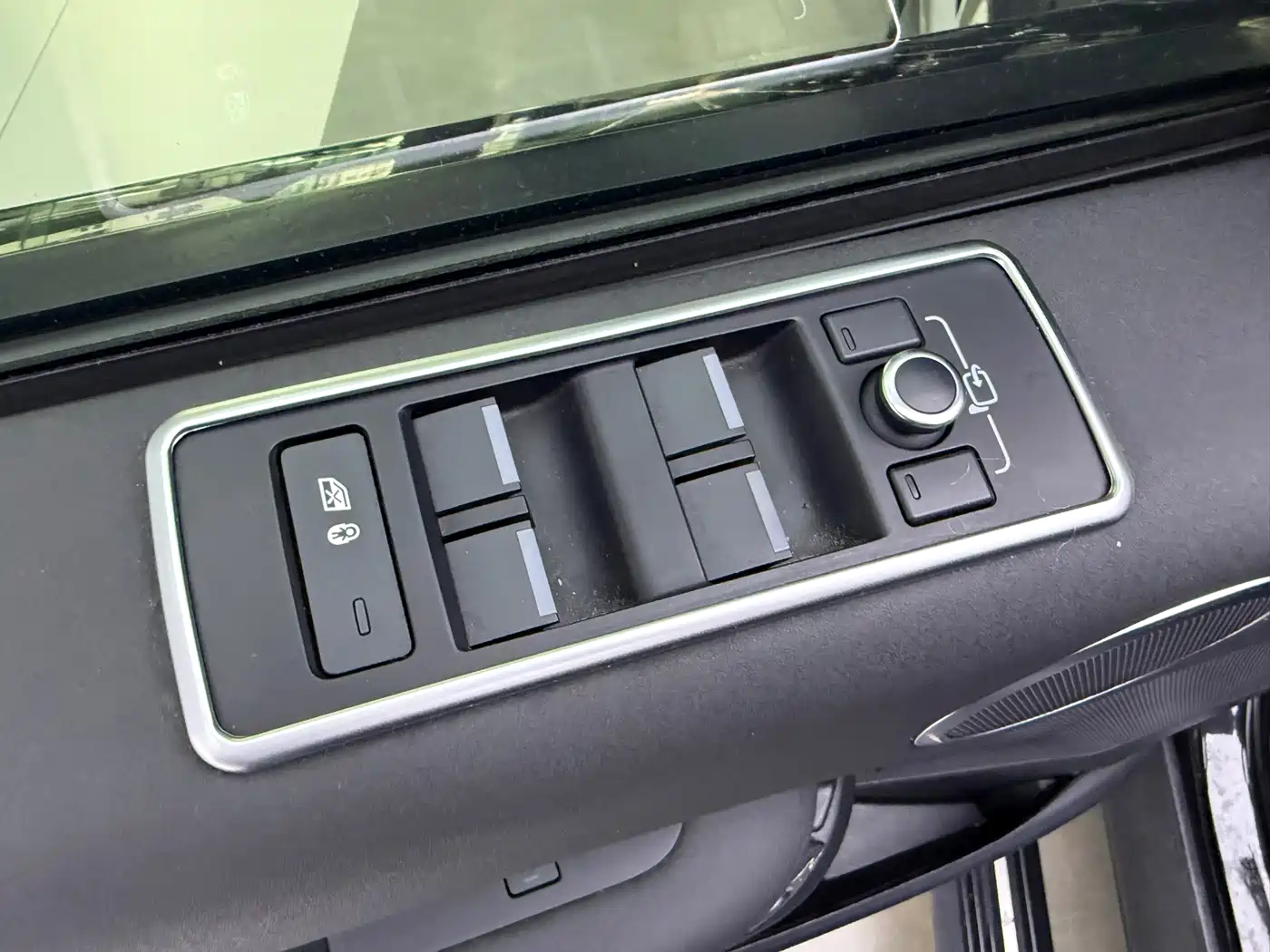 Land Rover Discovery 2019 2.0T SE фото 18