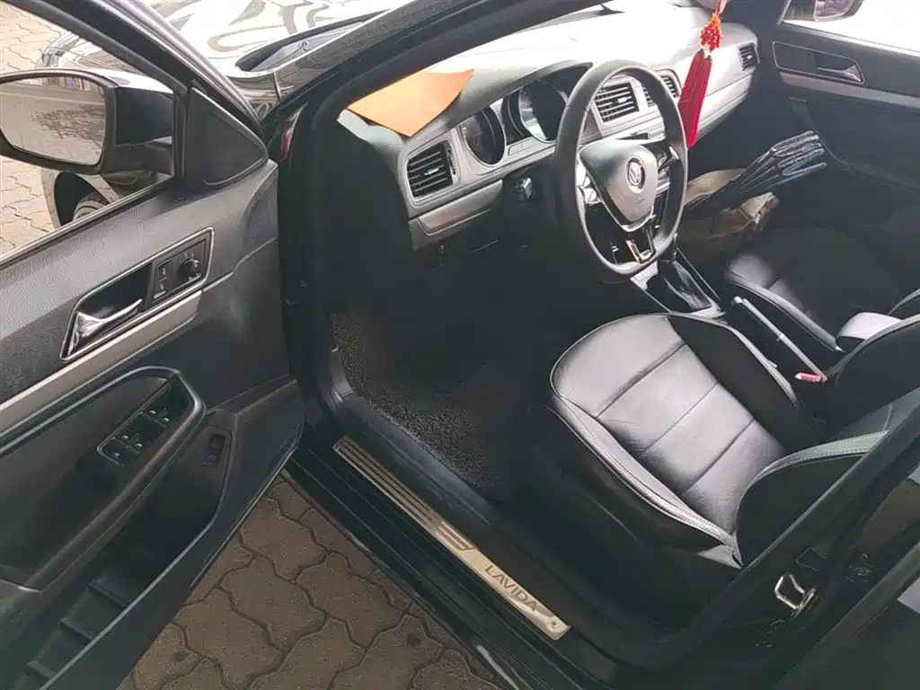 Volkswagen Lavida 2015 230TSI DSG Comfort Edition фото 16