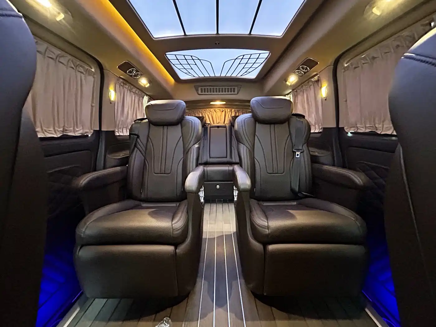 Mercedes-Benz Vito 2023 2.0T Business 7-Seater фото 18