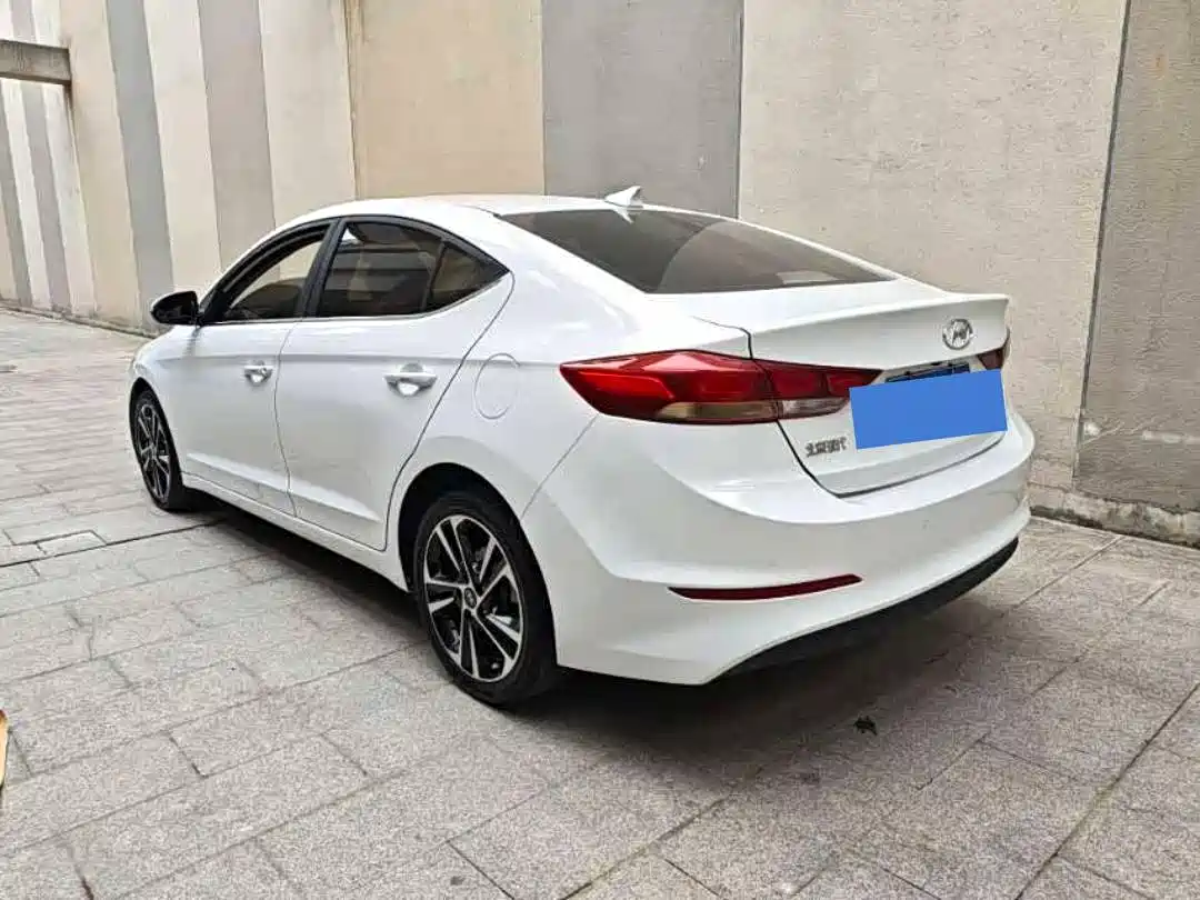 Hyundai Elantra 2016 Model 1.6L Automatic Smart Elite фото 4