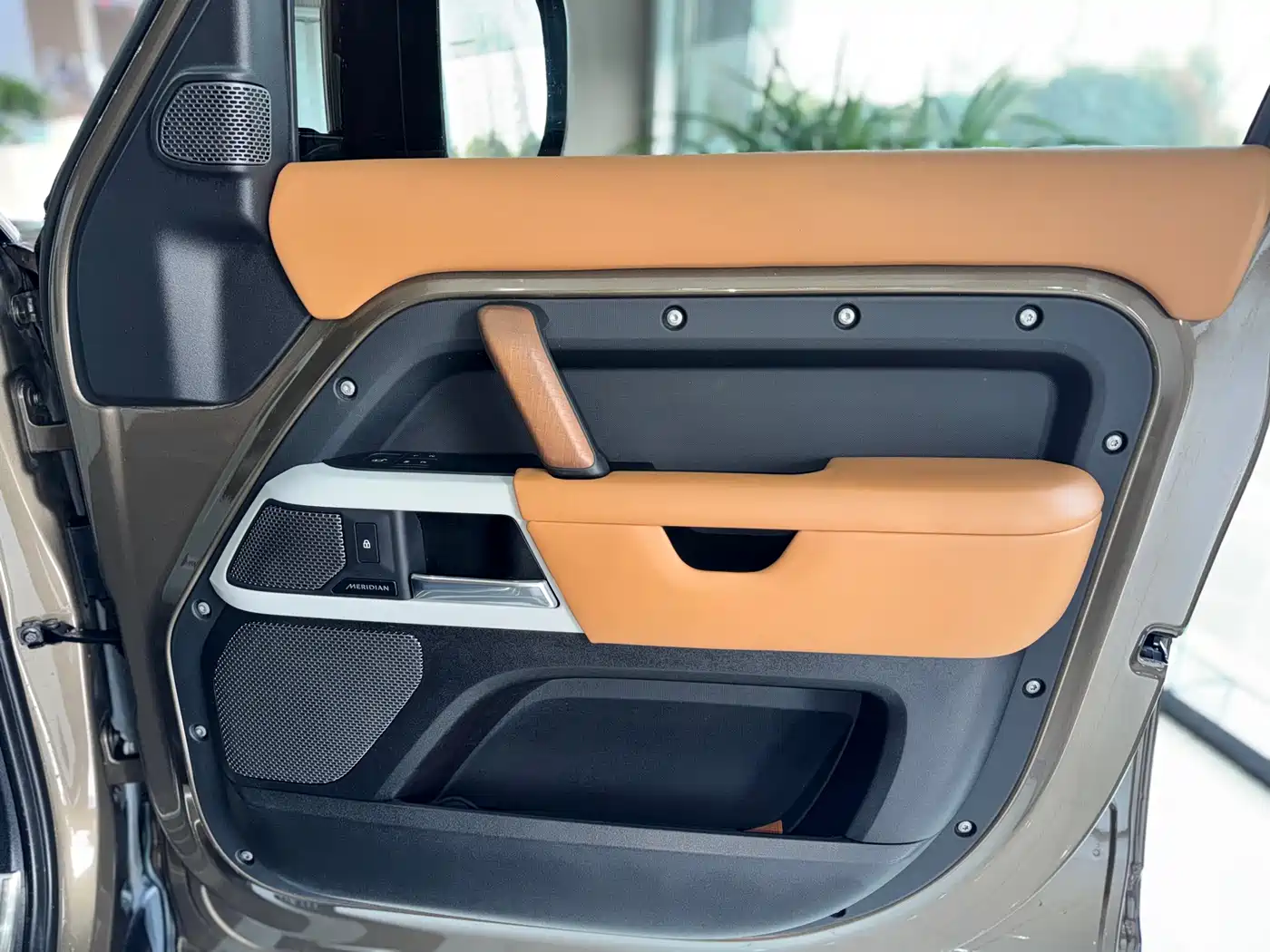 Land Rover Defender 2023 Facelift 110 3.0T P400 X-DYNAMIC HSE фото 17