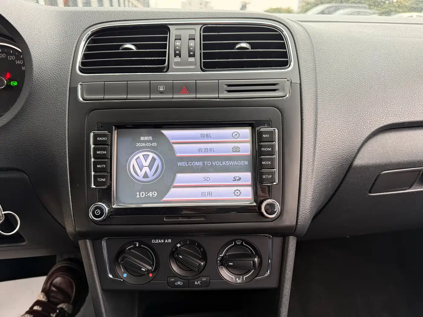 Volkswagen Polo 2016 1.6L Automatic Comfort фото 11