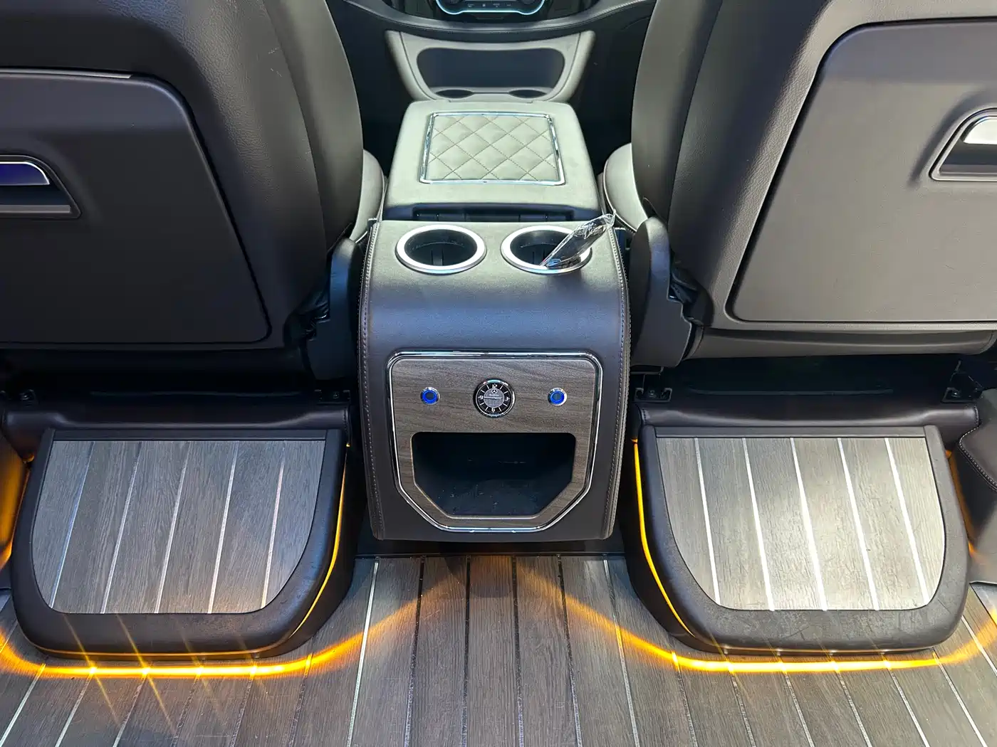 Mercedes-Benz Vito 2023 2.0T Business 7-Seater фото 12