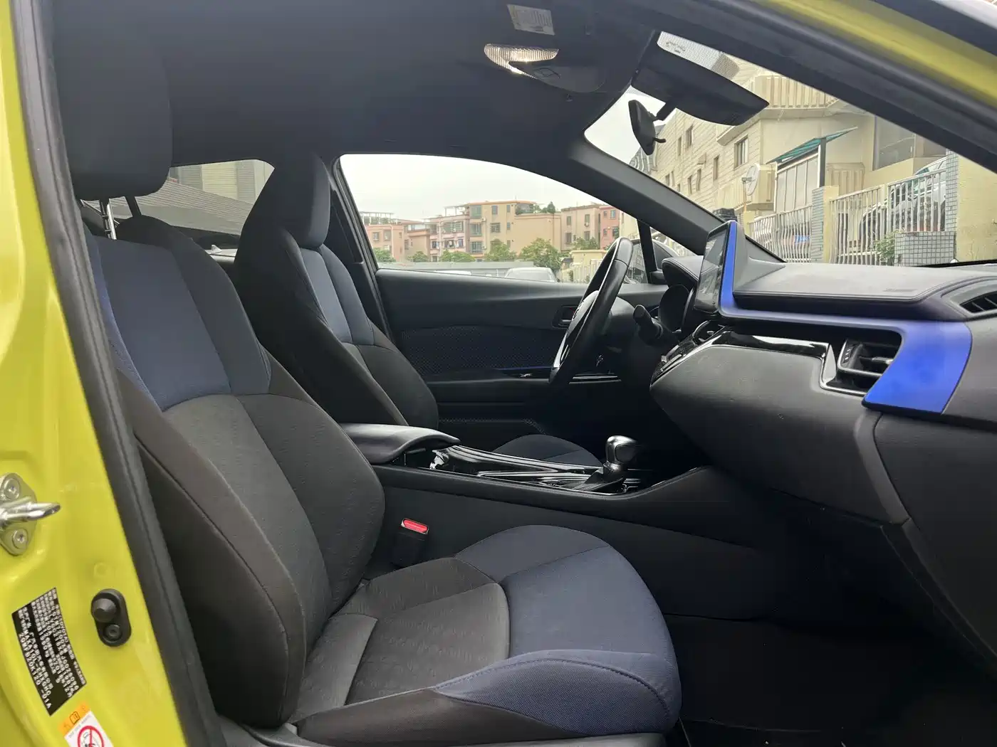 Фото 16 - Toyota C-HR
