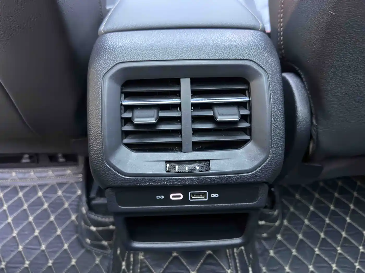 Volkswagen Tharu 2022 280TSI 2WD Comfort фото 19