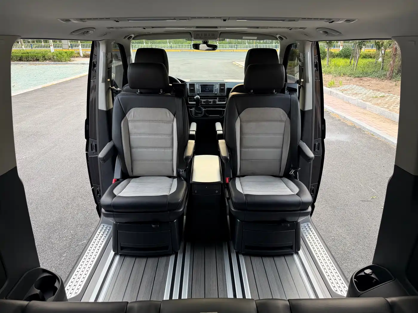 Volkswagen Multivan 2019 2.0TSI 4WD Premium 7-seater фото 17