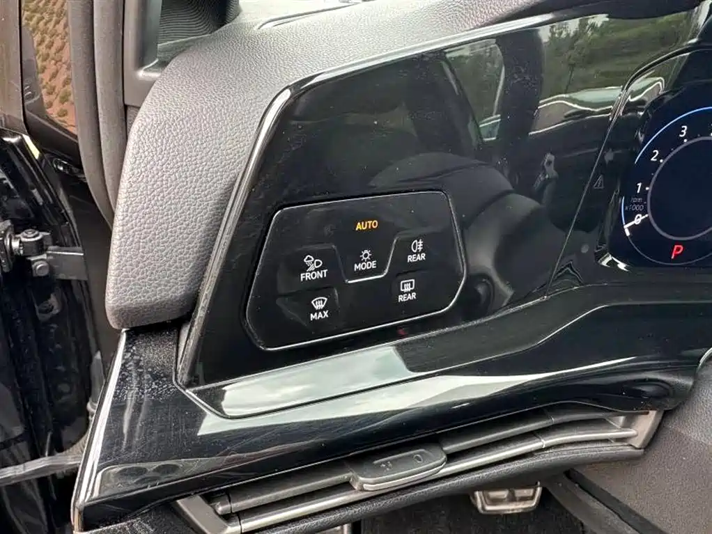 Volkswagen Golf 2021 280TSI DSG R-Line фото 12