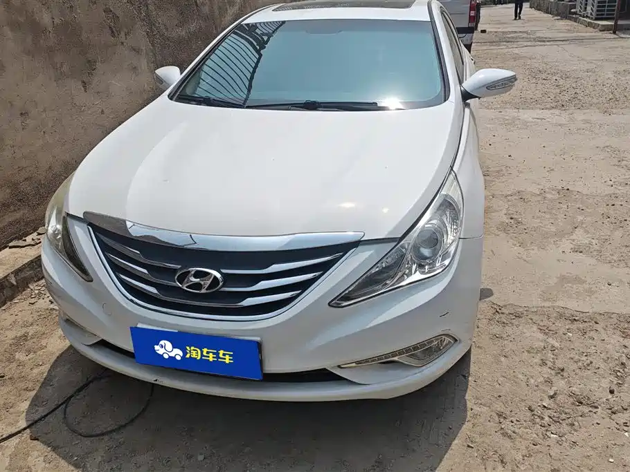 Hyundai Sonata 2013 2.0L Automatic Luxury Edition фото 2
