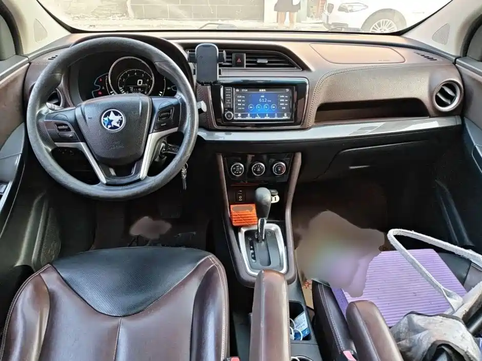 Venucia M50V 2018 2017 1.6L XL CVT Luxury