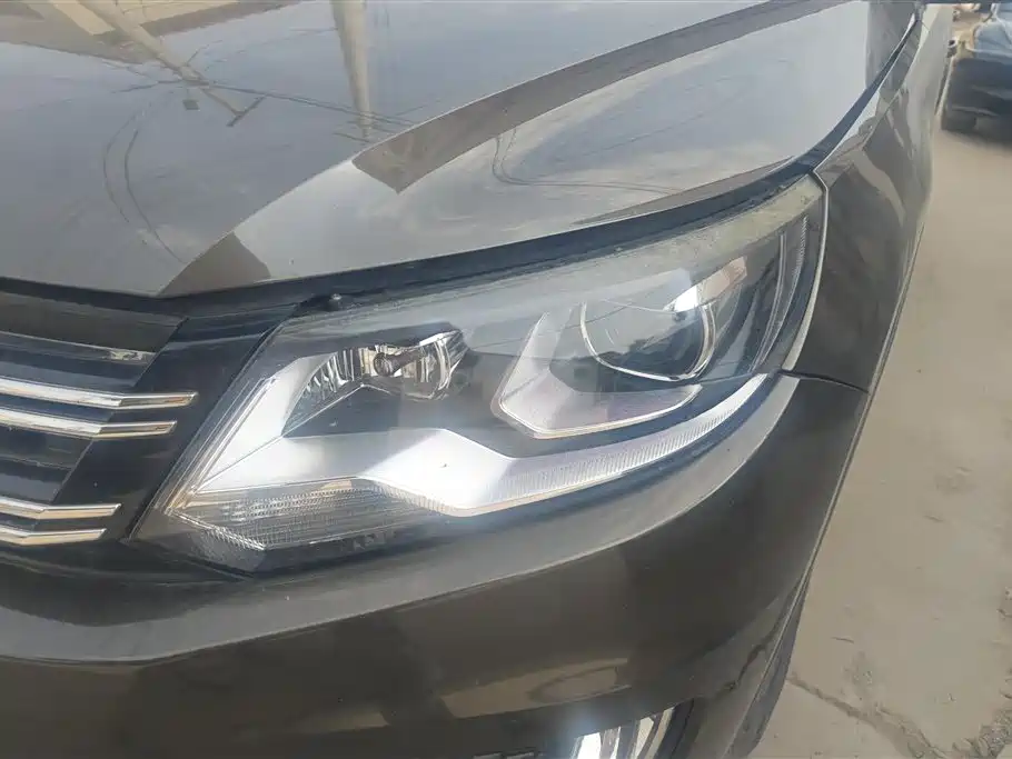 Volkswagen Tiguan 2015 1.8TSI Manual 2WD Limited Edition фото 5