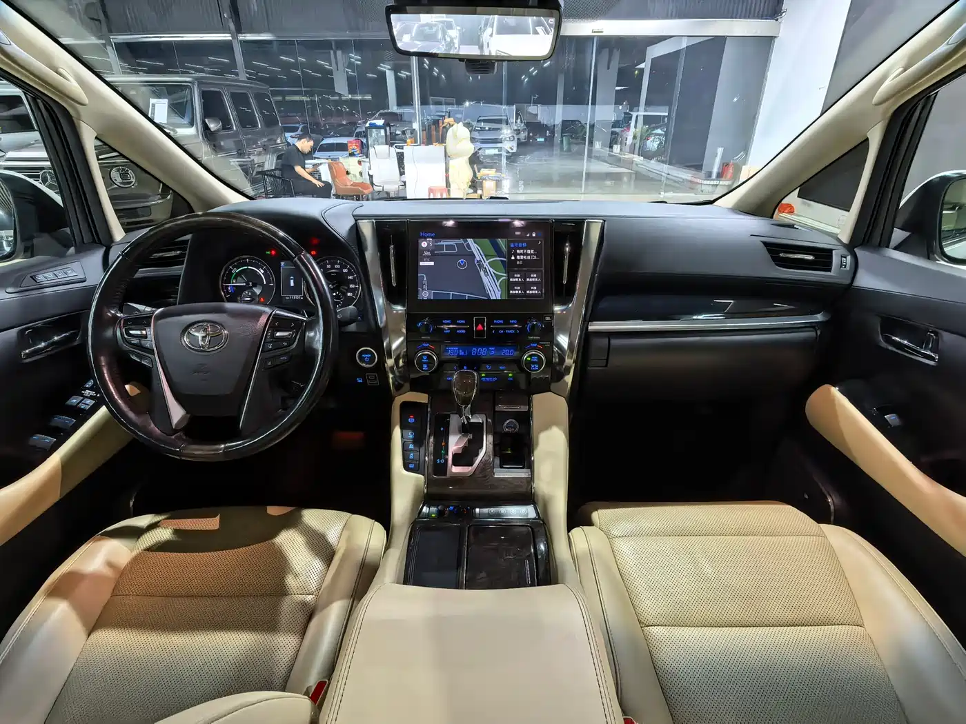 Toyota Vellfire 2021 Crown Hybrid 2.5L HV Premium Edition фото 5