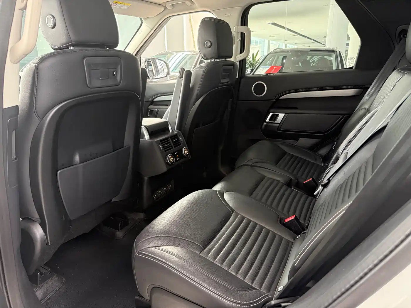 Land Rover Discovery 2021 360PS R-Dynamic S фото 10