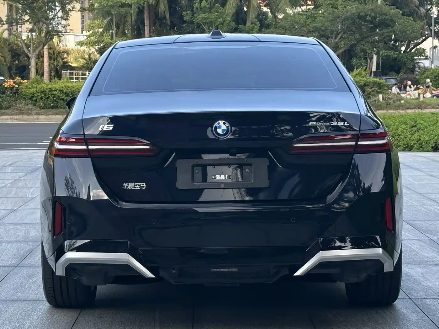 BMW i5 2024 eDrive 35L Premium Model M Sport Package фото 5