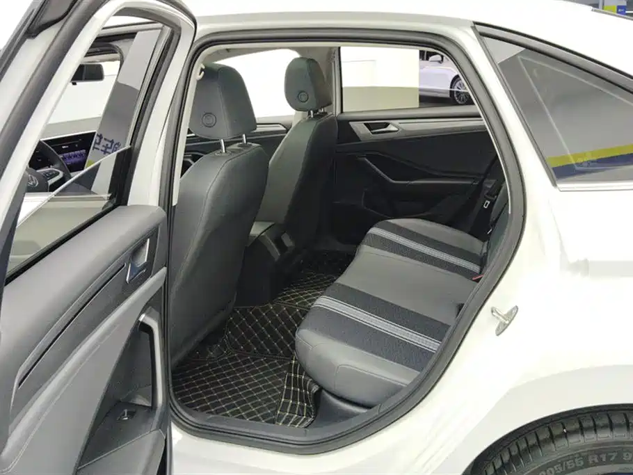 Volkswagen Sagitar 2024 300TSI DSG Flying Edition фото 11