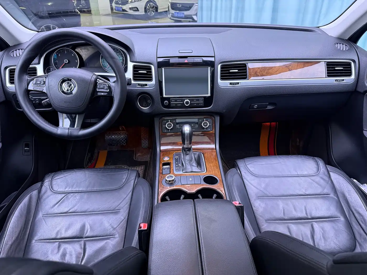 Фото 5 - Volkswagen Touareg