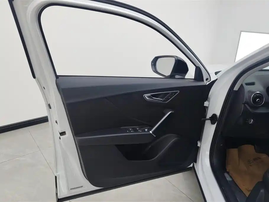 Audi Q2L 2018 35 TFSI Launch Exclusive Edition China VI фото 7