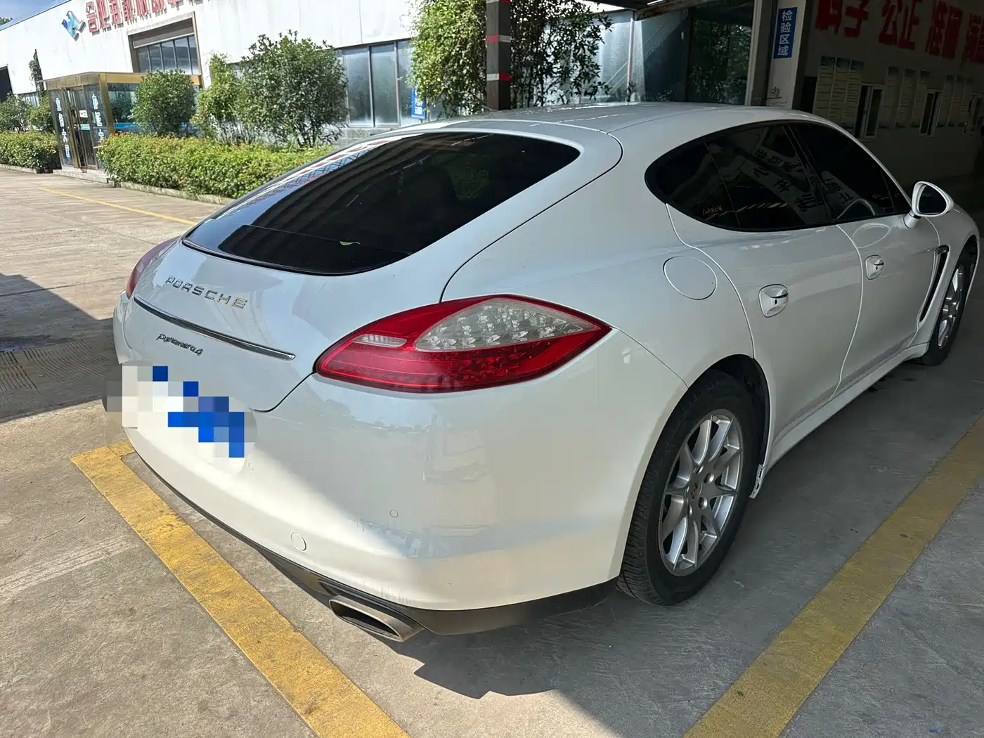 Porsche Panamera 2011 2010 Panamera 4 3.6L