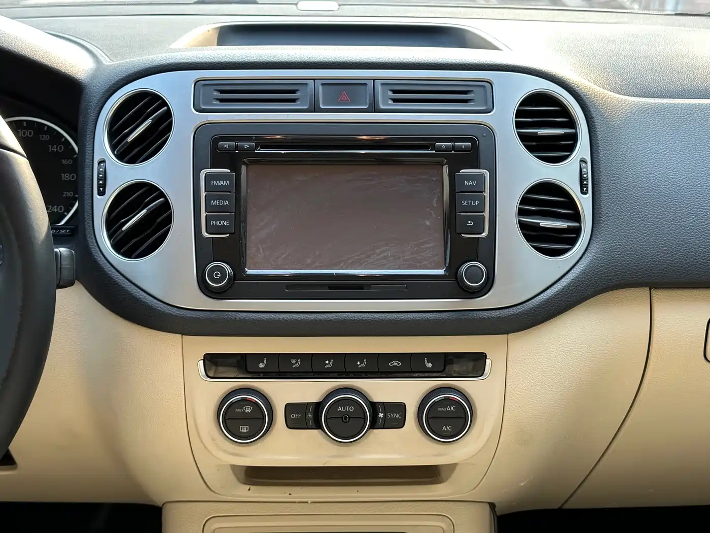 Volkswagen Tiguan 2015 1.8TSI Automatic 2WD Highline фото 15