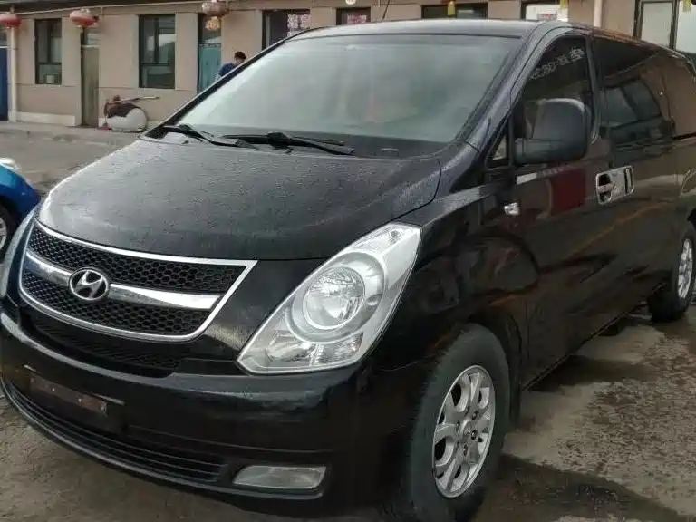 Hyundai H-1 Grand Starex 2011 2.4L Luxury Edition