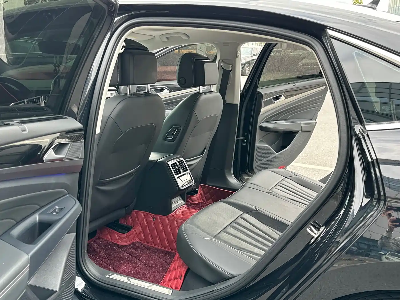 Volkswagen Passat 2024 380TSI Starlight Luxury Edition фото 8